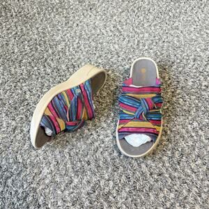 BZees Smile Low Wedge Sandals Womens 9 M Colorful Stripes Stretch Cloth Comfort